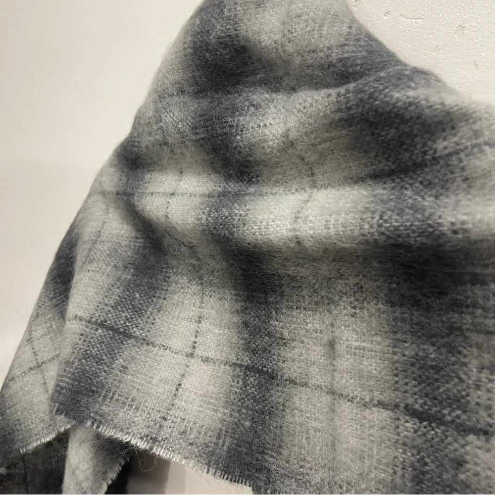 Gap Men’s Recycled Cozy Fringe Scarf Grey Plaid